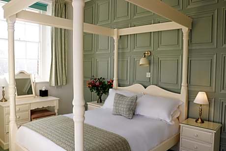 Classic Superior Double (sleeps 3)