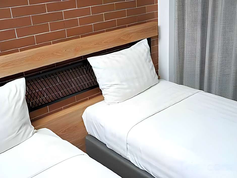 LOA LIVING Solo Baru