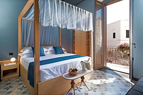 Deluxe Room with Air Conditioning