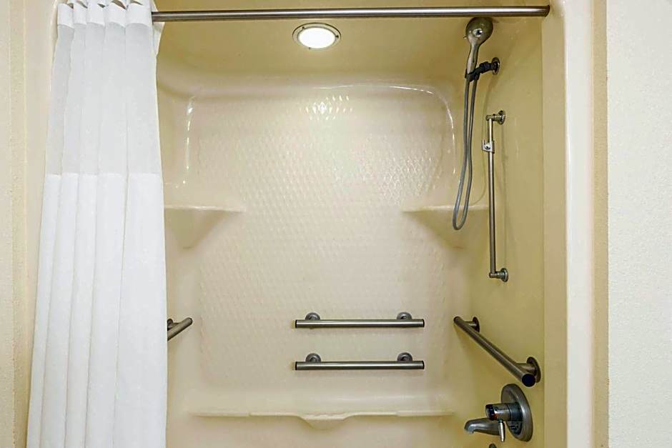 Baymont Inn & Suites by Wyndham Mukwonago