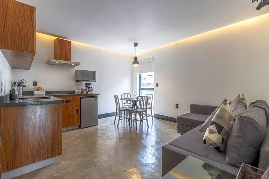 L301 1Bdrm 1bath fits 6 AC Rooftop views