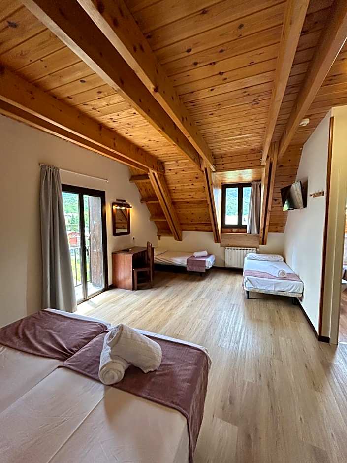 Photo 1 of 6 of Quadruple Room