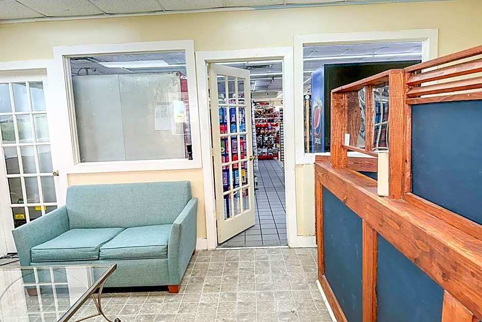 Hahira Inn By OYO near Valdosta