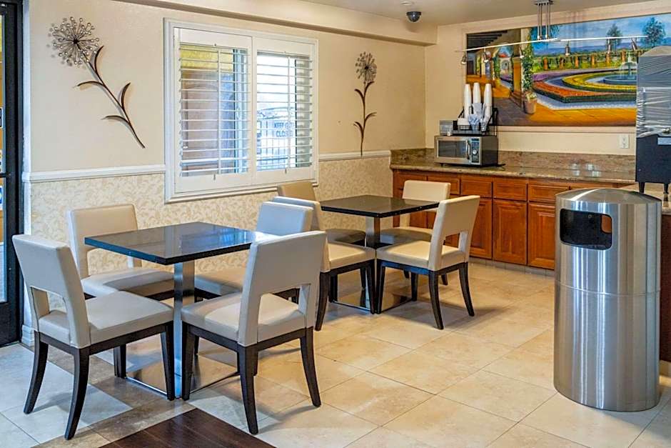 Rodeway Inn & Suites Colton-Riverside