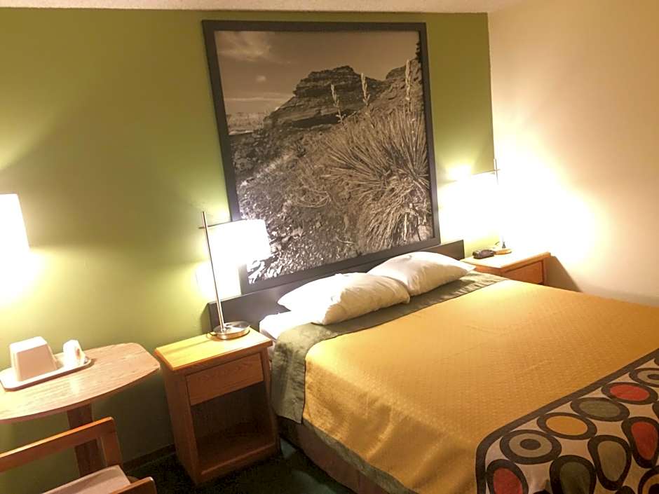 Super 8 by Wyndham Buffalo