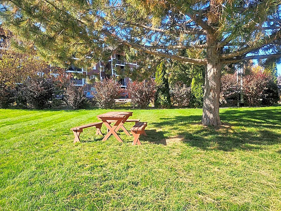 Broadway Inn Conference Center