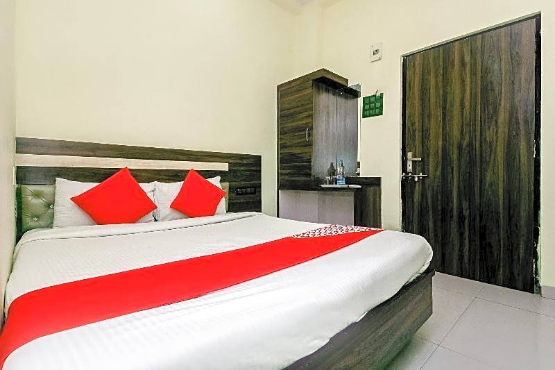 OYO 23656 Parimeet Hotel