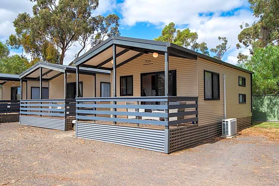Golden Country Motel and Caravan Park