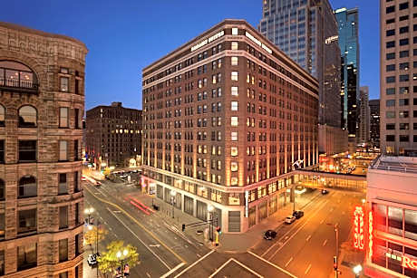 Embassy Suites By Hilton Minneapolis Downtown Hotel