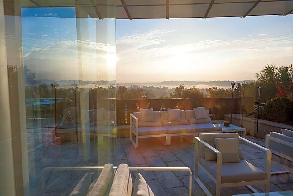 Albavilla Hotel & Co