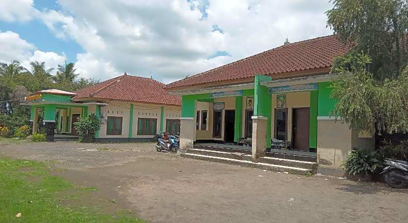 Capital O 93391 Golden Manggis Hotel Near SMKN 1 Lingsar