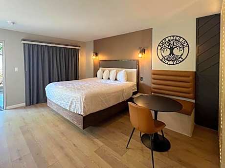 Lamp Liter Inn Visalia, an Ascend Collection Hotel