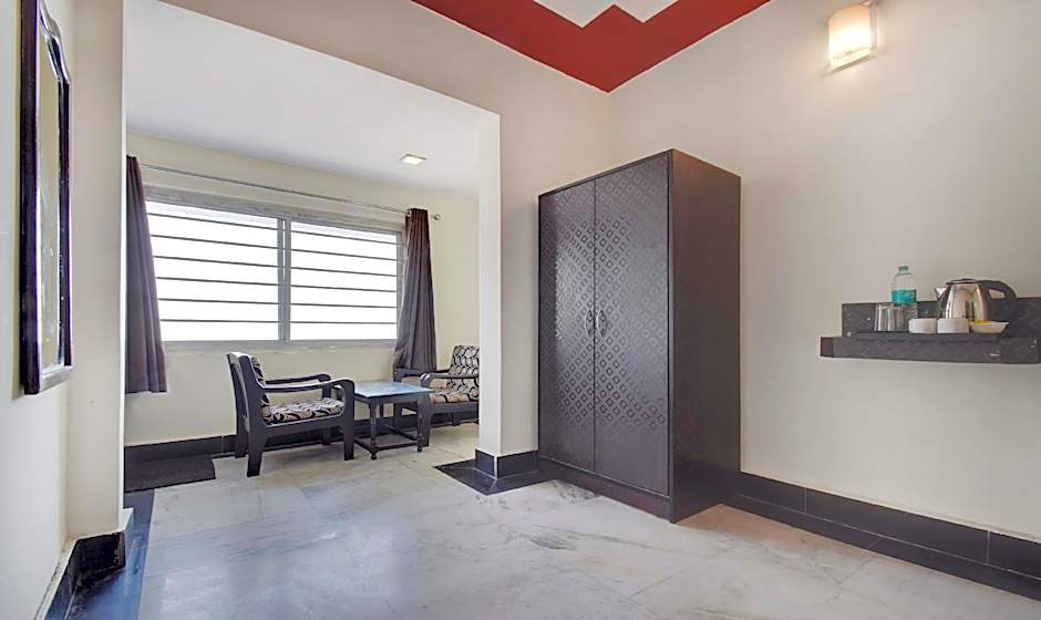 Treebo Mayur, Mall Road