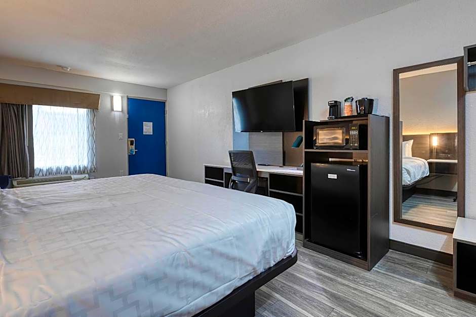 Clarion Pointe Decatur Downtown