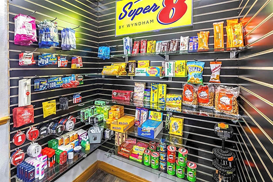 Super 8 by Wyndham Uniontown PA