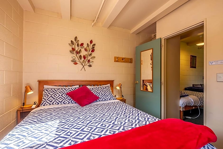 Kakapo Lodge
