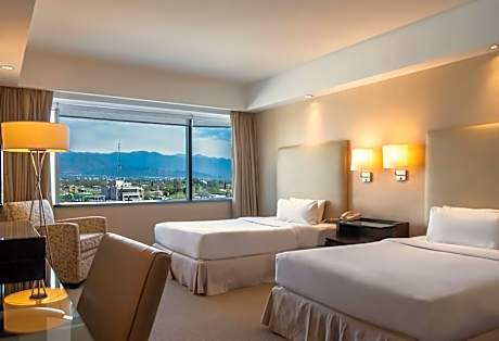 2 Double Beds Mountain View