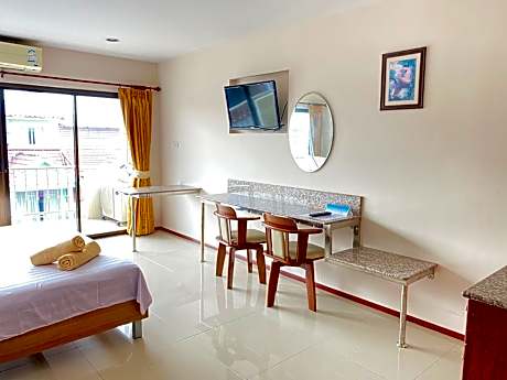 Deluxe Queen Room with Balcony