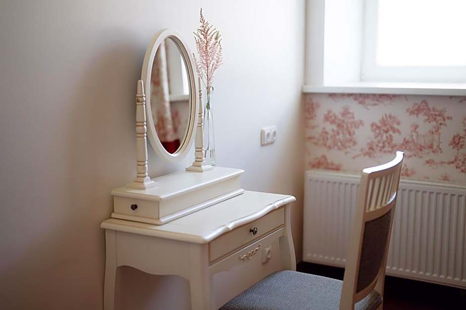 Moon Garden Old Town Hotel