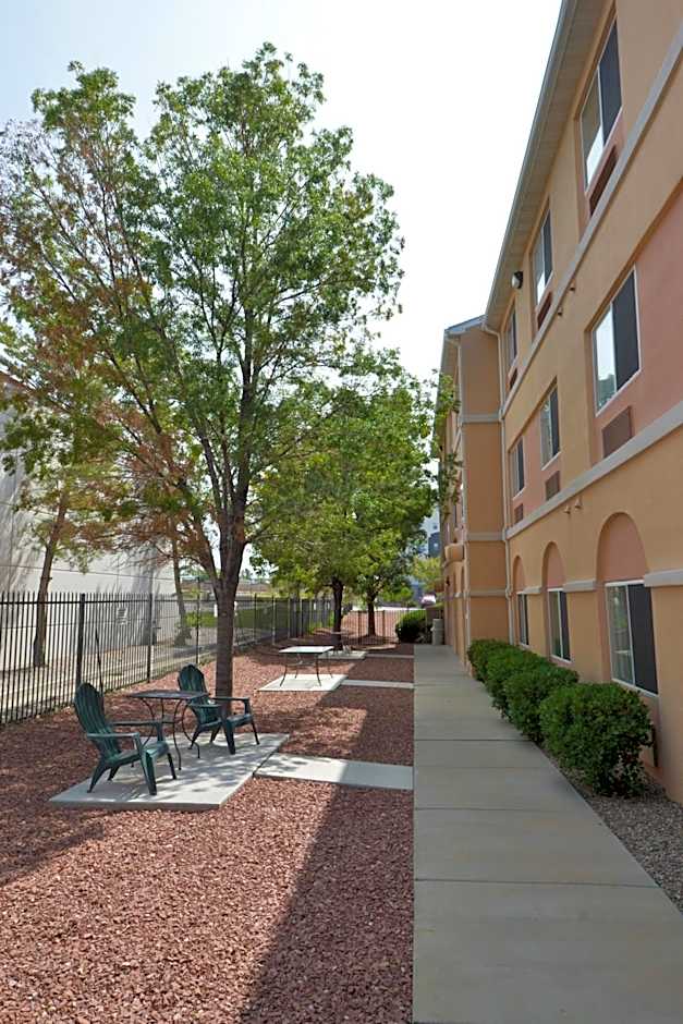 Days Inn & Suites by Wyndham Airport Albuquerque
