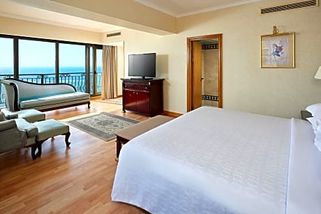 Presidential Suite, 1 King, Seafront, High floor, Balcony