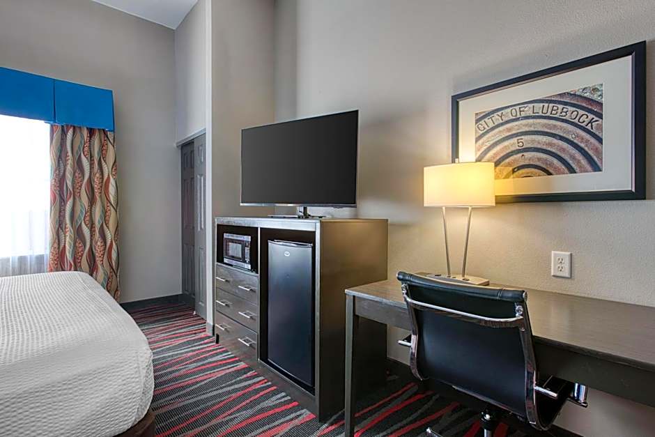 Photo 1 of 4 of 1 King Bed, Hearing Accessible, Bathtub