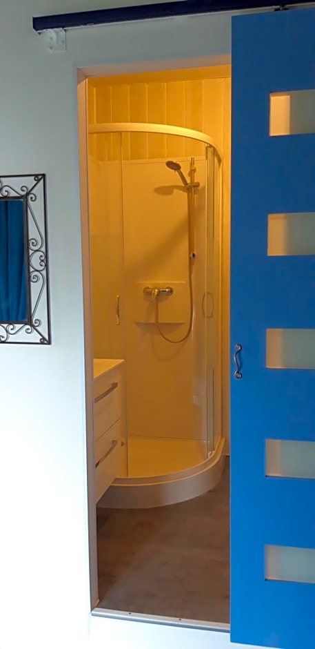 LE CHALET SUISSE - Chambre bleue