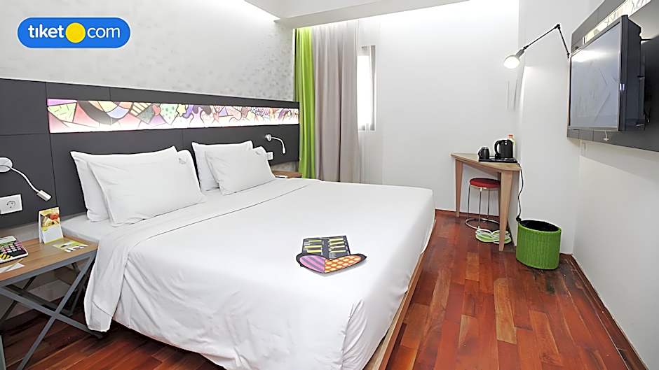 MaxOneHotels.com@Dharmahusada - Surabaya