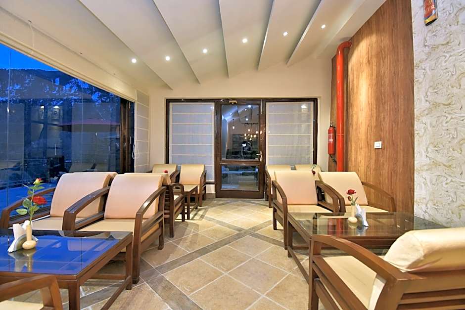 Hotel Snowcrests Manor