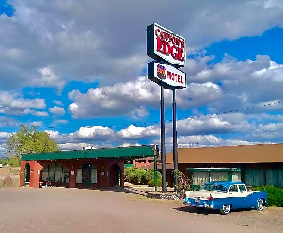 Canyon's Edge Route 66 Motel