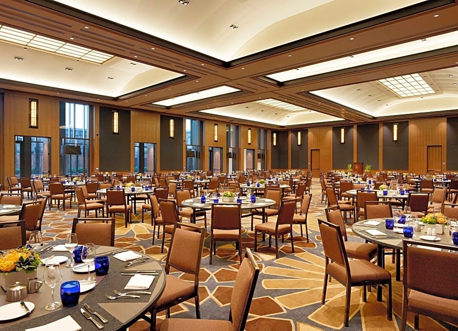 UCLA MEYER AND RENEE LUSKIN CONFERENCE CENTER