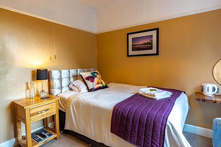Holly Lodge Guest House with FREE off site health club