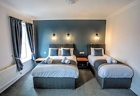 Family Room (2 Adults + 1 Child)