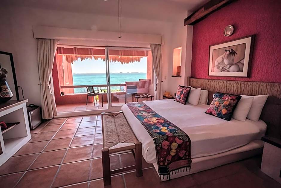 Photo 1 of 13 of 1 King Bed, Ocean View