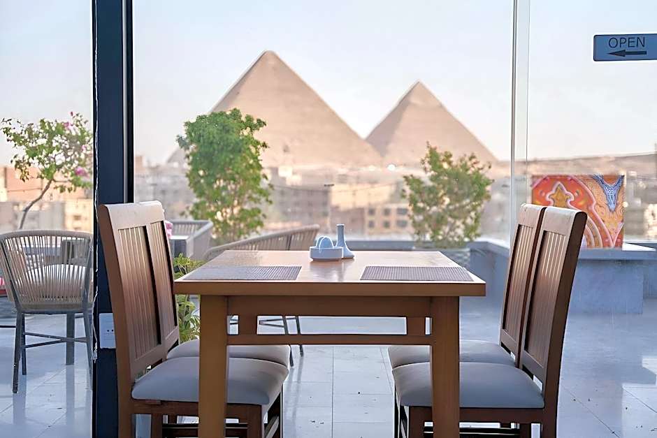 Pyramid Front Hotel