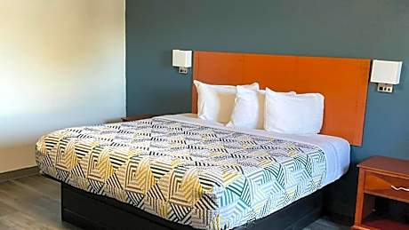 1 Queen Bed | Non-Smoking, Micfridge