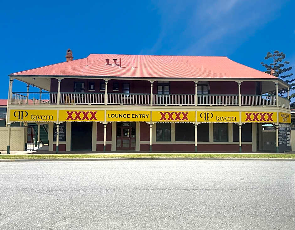 Queensport Tavern And Motel