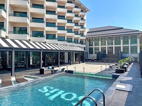 Solis Beach Hotel Rajamangala