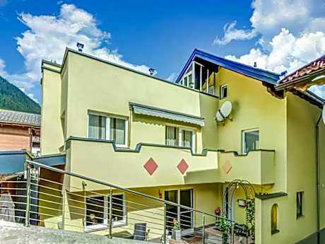 Nice apartment in Sautens with a cozy terrace