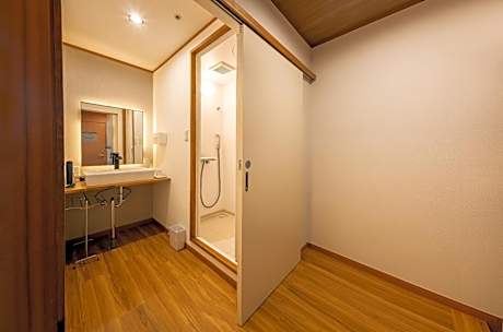 Japanese-Style Room with shower
