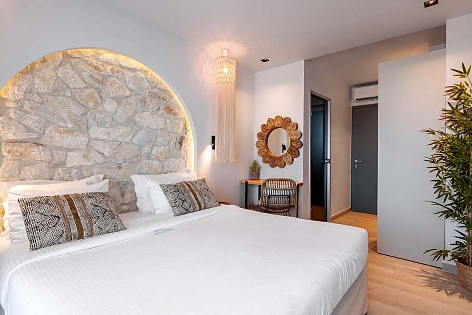 Amalthia Luxury Suites