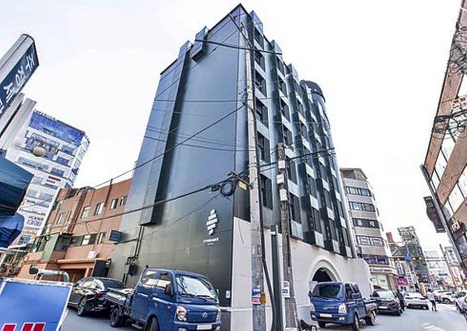 Croissant Hotel Guri by AanK