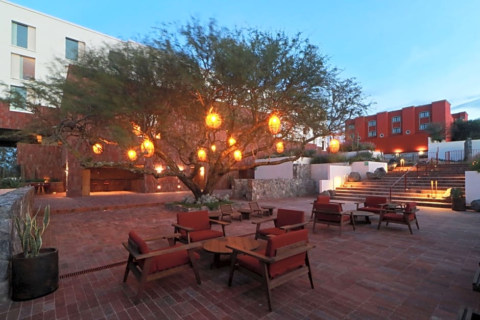 Albor San Miguel de Allende, Tapestry Collection