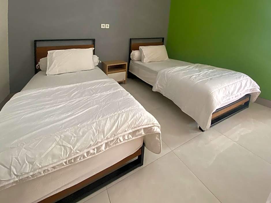 RedDoorz @ Araya House Ngawi