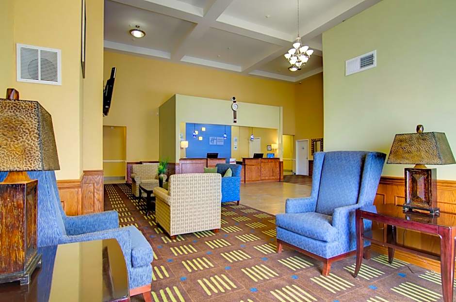 Holiday Inn Express Hotel & Suites Kansas City Sports Complex By IHG