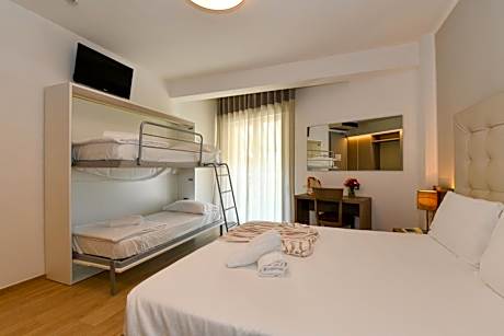 Deluxe Family Room with Frontal Sea View