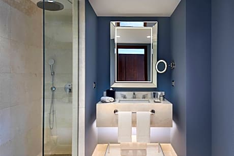 Superior, Guest room, 1 King, Bosphorus view, Sea view