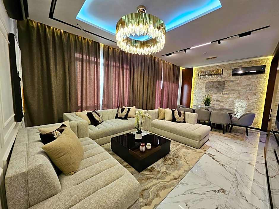 New Cairo's Poolside Oasis