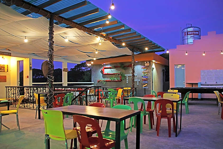 Antwet Backpacker's Inn & Rooftop Bar