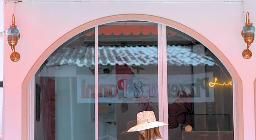 Sidewalk Boutique Hotel